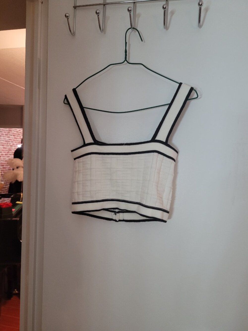 White Top - Picture 2 of 2
